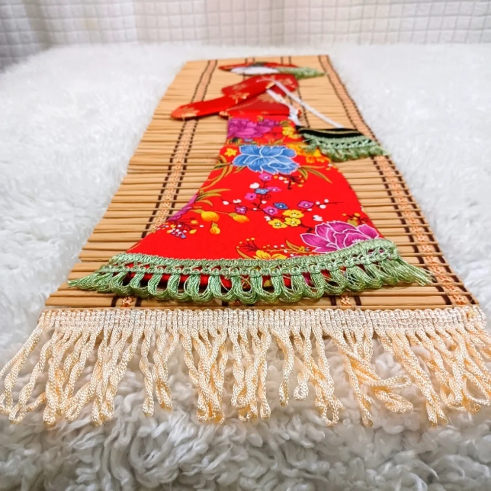Vintage 3D Geisha Girl Wall Scroll Wall Decor